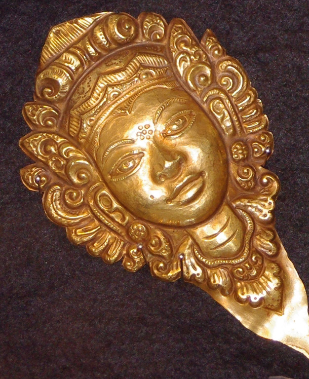 Balinese gold miniature mask V1 web draft ex-Bing